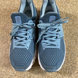 On Cloud Cloudswift. 8 medium. Blue